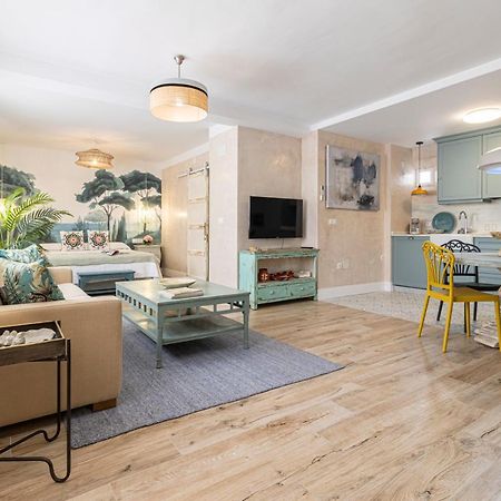 Cathedral Keepers - Exclusive Apartment In Jerez เฮเรซ เด ลาฟรอนเตรา ภายนอก รูปภาพ