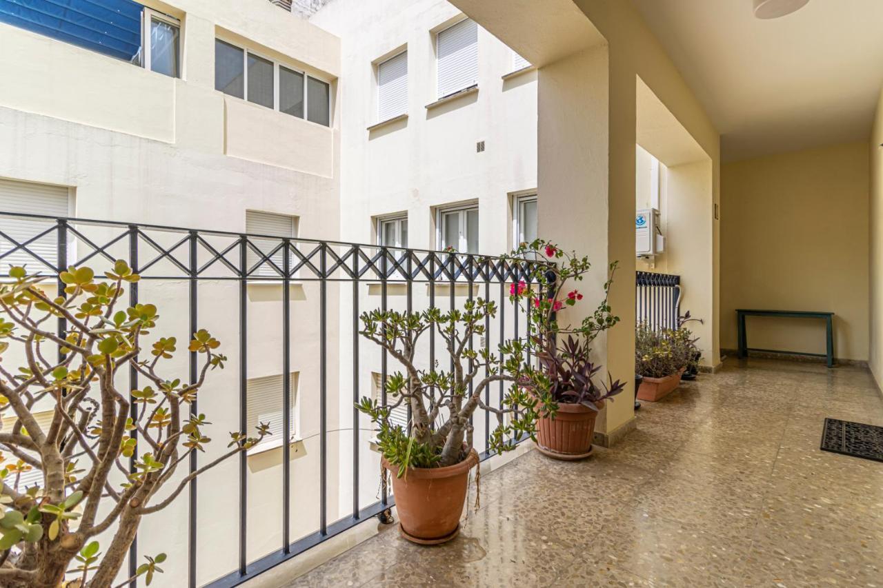 Cathedral Keepers - Exclusive Apartment In Jerez เฮเรซ เด ลาฟรอนเตรา ภายนอก รูปภาพ
