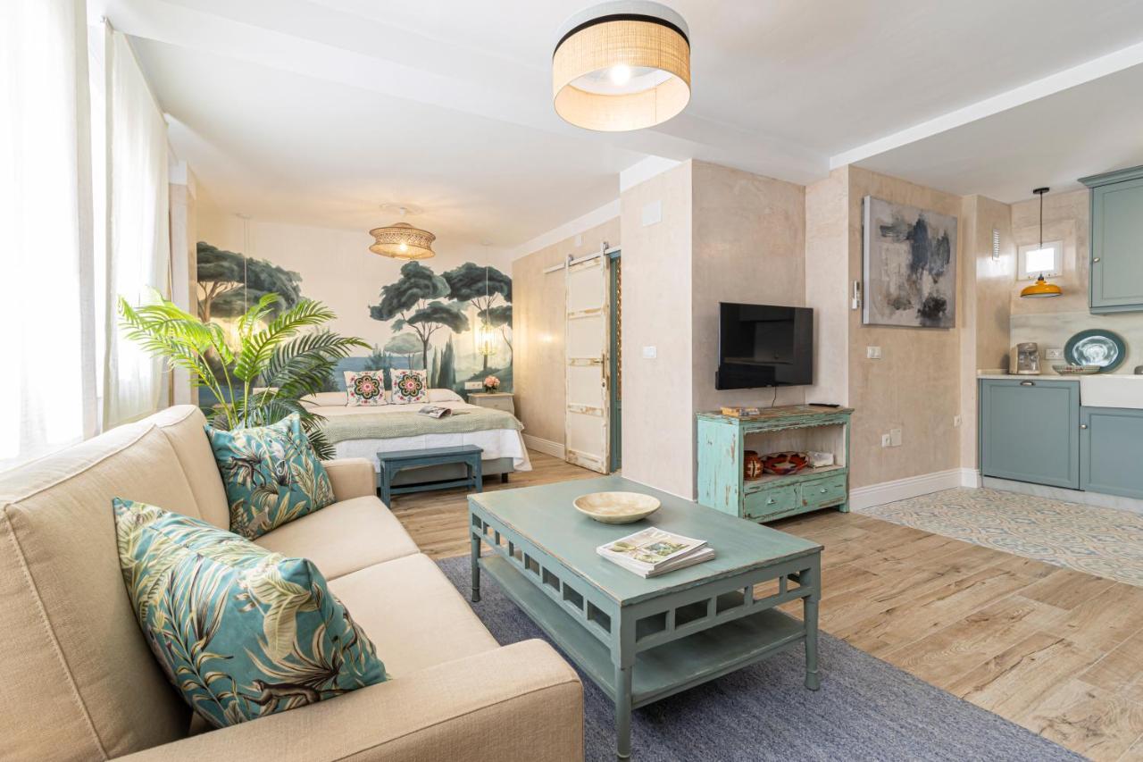 Cathedral Keepers - Exclusive Apartment In Jerez เฮเรซ เด ลาฟรอนเตรา ภายนอก รูปภาพ