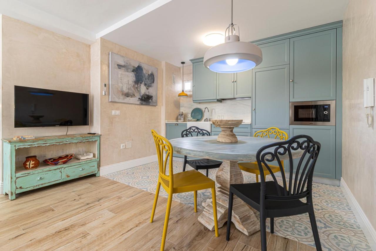Cathedral Keepers - Exclusive Apartment In Jerez เฮเรซ เด ลาฟรอนเตรา ภายนอก รูปภาพ