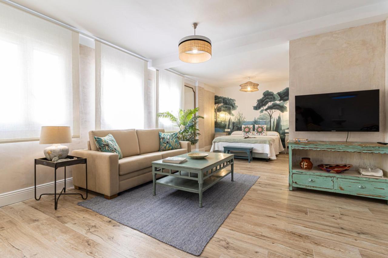 Cathedral Keepers - Exclusive Apartment In Jerez เฮเรซ เด ลาฟรอนเตรา ภายนอก รูปภาพ
