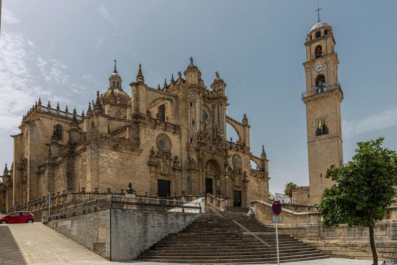 Cathedral Keepers - Exclusive Apartment In Jerez เฮเรซ เด ลาฟรอนเตรา ภายนอก รูปภาพ