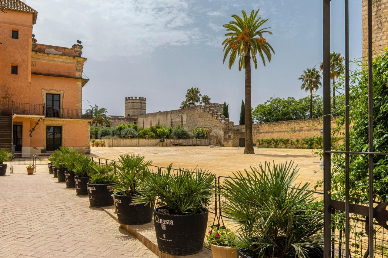 Cathedral Keepers - Exclusive Apartment In Jerez เฮเรซ เด ลาฟรอนเตรา ภายนอก รูปภาพ