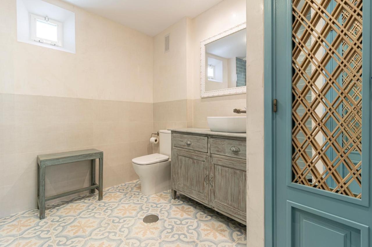 Cathedral Keepers - Exclusive Apartment In Jerez เฮเรซ เด ลาฟรอนเตรา ภายนอก รูปภาพ