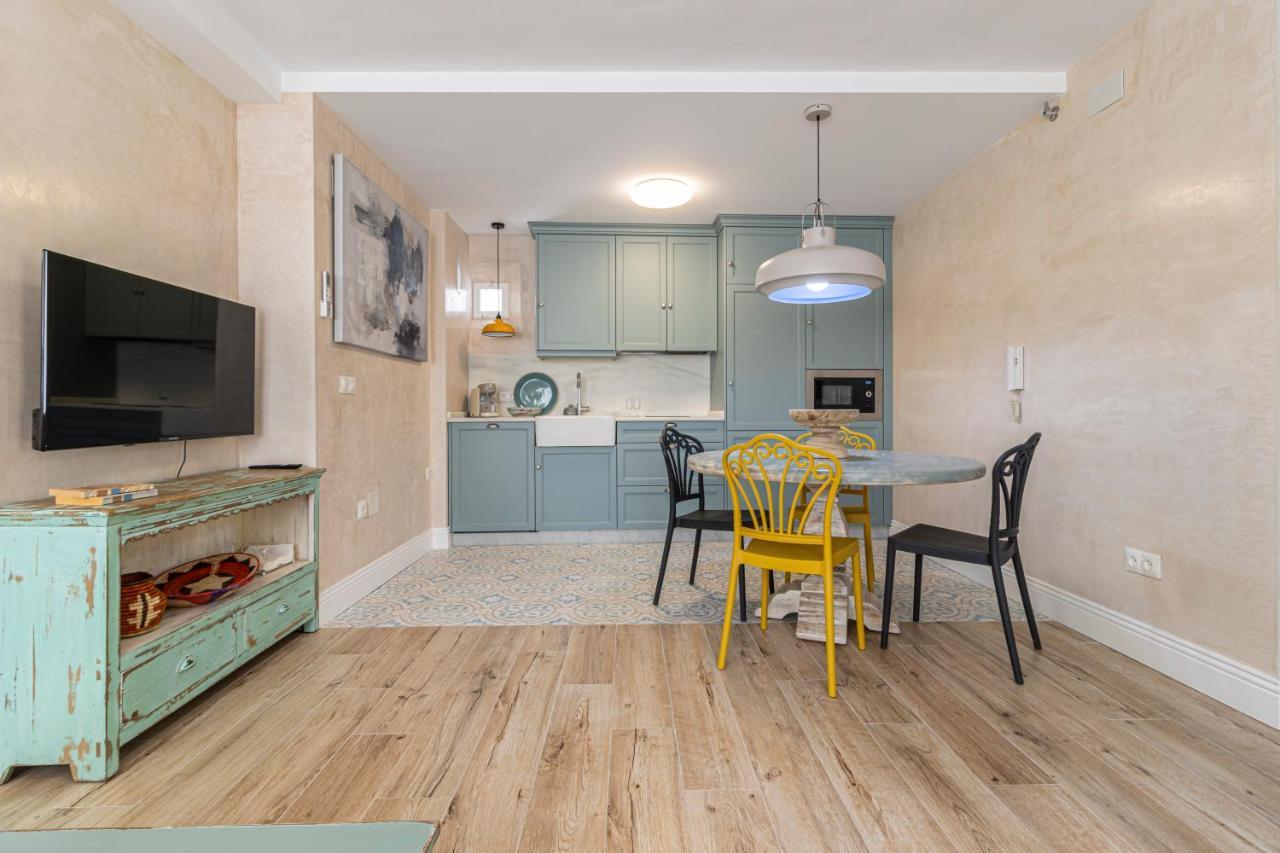Cathedral Keepers - Exclusive Apartment In Jerez เฮเรซ เด ลาฟรอนเตรา ภายนอก รูปภาพ