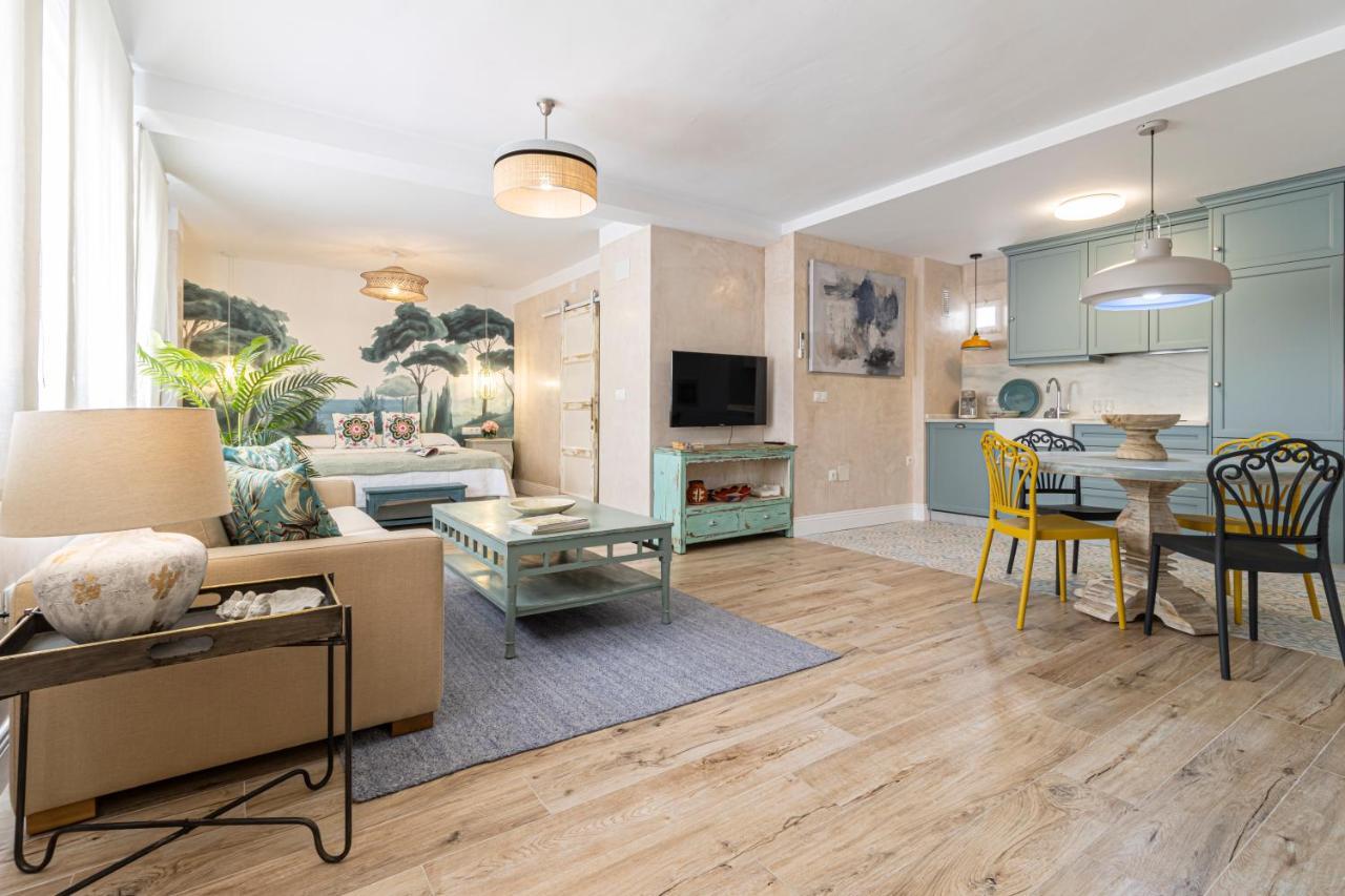 Cathedral Keepers - Exclusive Apartment In Jerez เฮเรซ เด ลาฟรอนเตรา ภายนอก รูปภาพ