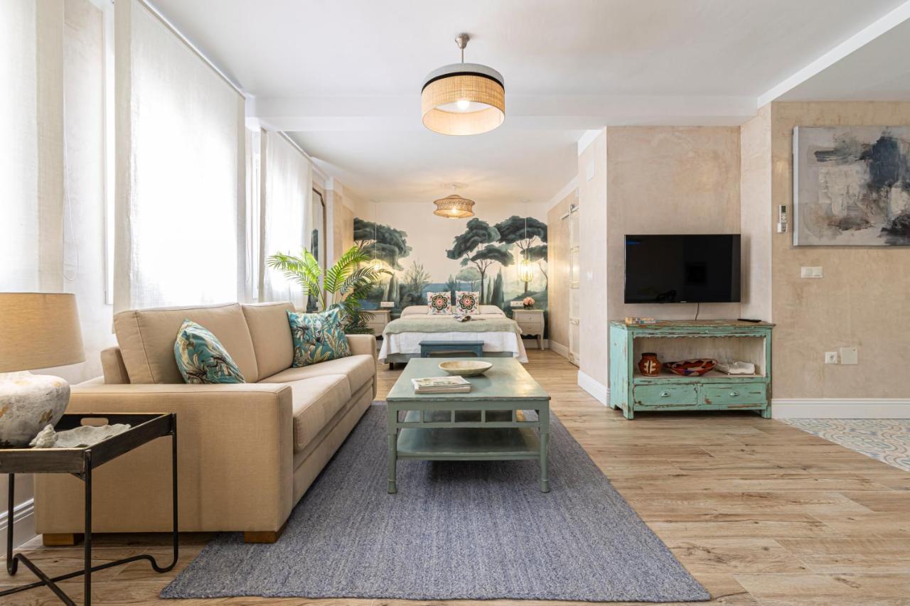 Cathedral Keepers - Exclusive Apartment In Jerez เฮเรซ เด ลาฟรอนเตรา ภายนอก รูปภาพ