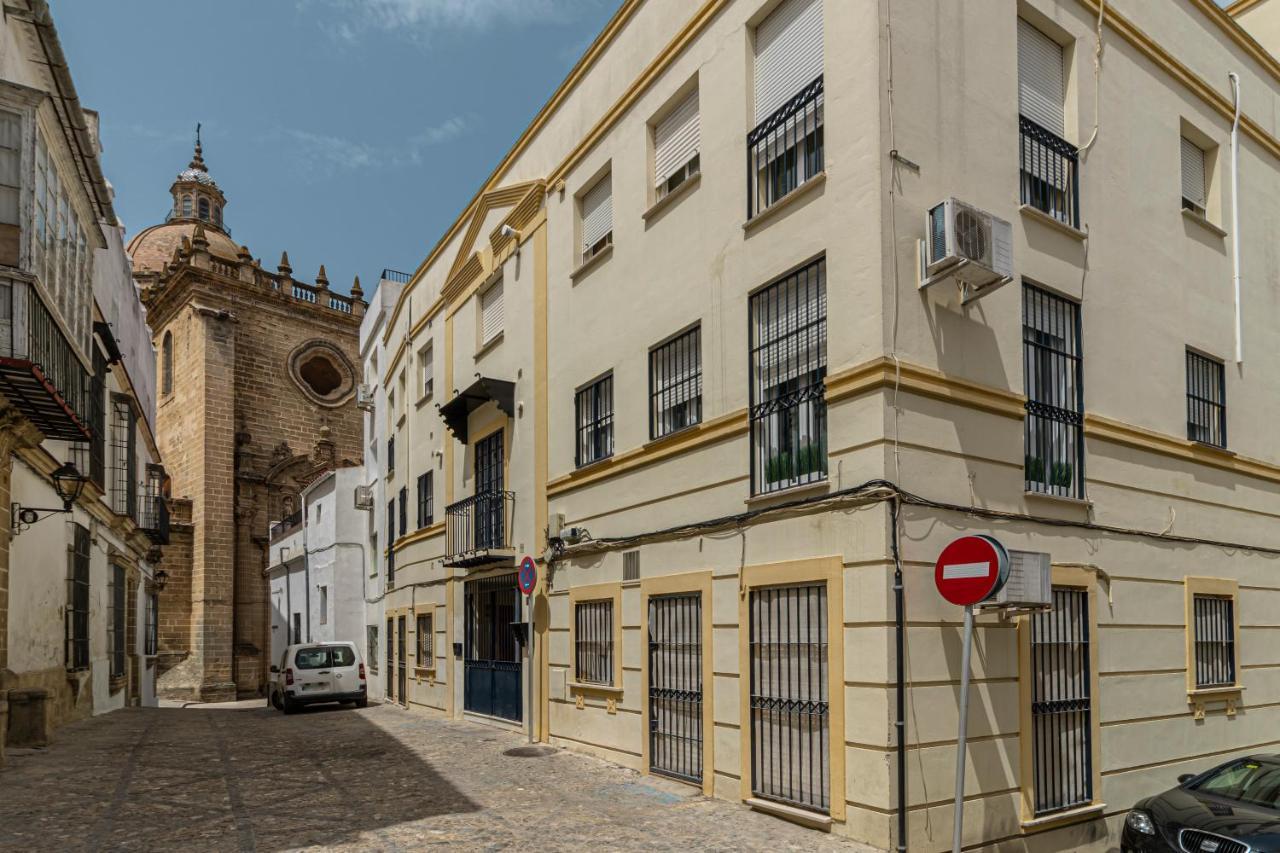 Cathedral Keepers - Exclusive Apartment In Jerez เฮเรซ เด ลาฟรอนเตรา ภายนอก รูปภาพ