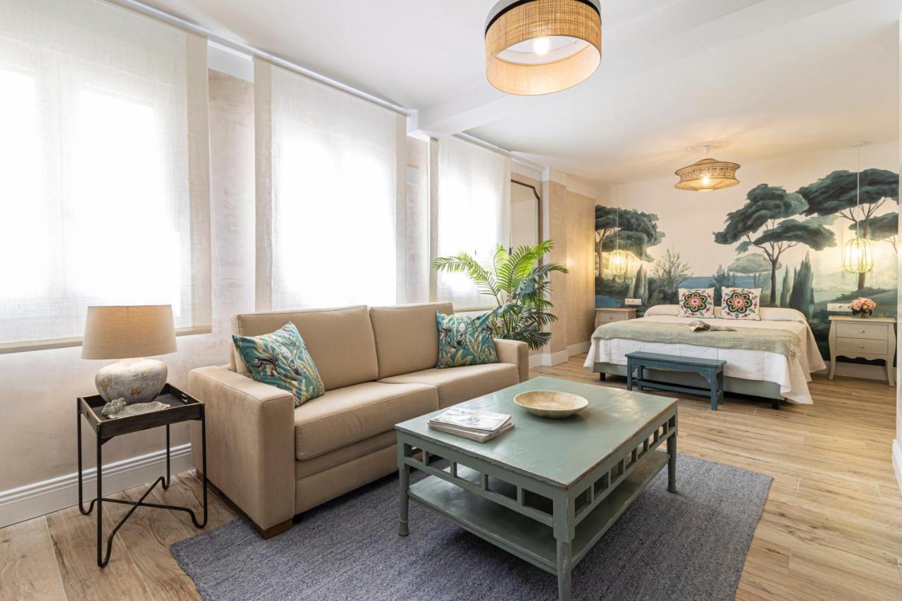Cathedral Keepers - Exclusive Apartment In Jerez เฮเรซ เด ลาฟรอนเตรา ภายนอก รูปภาพ