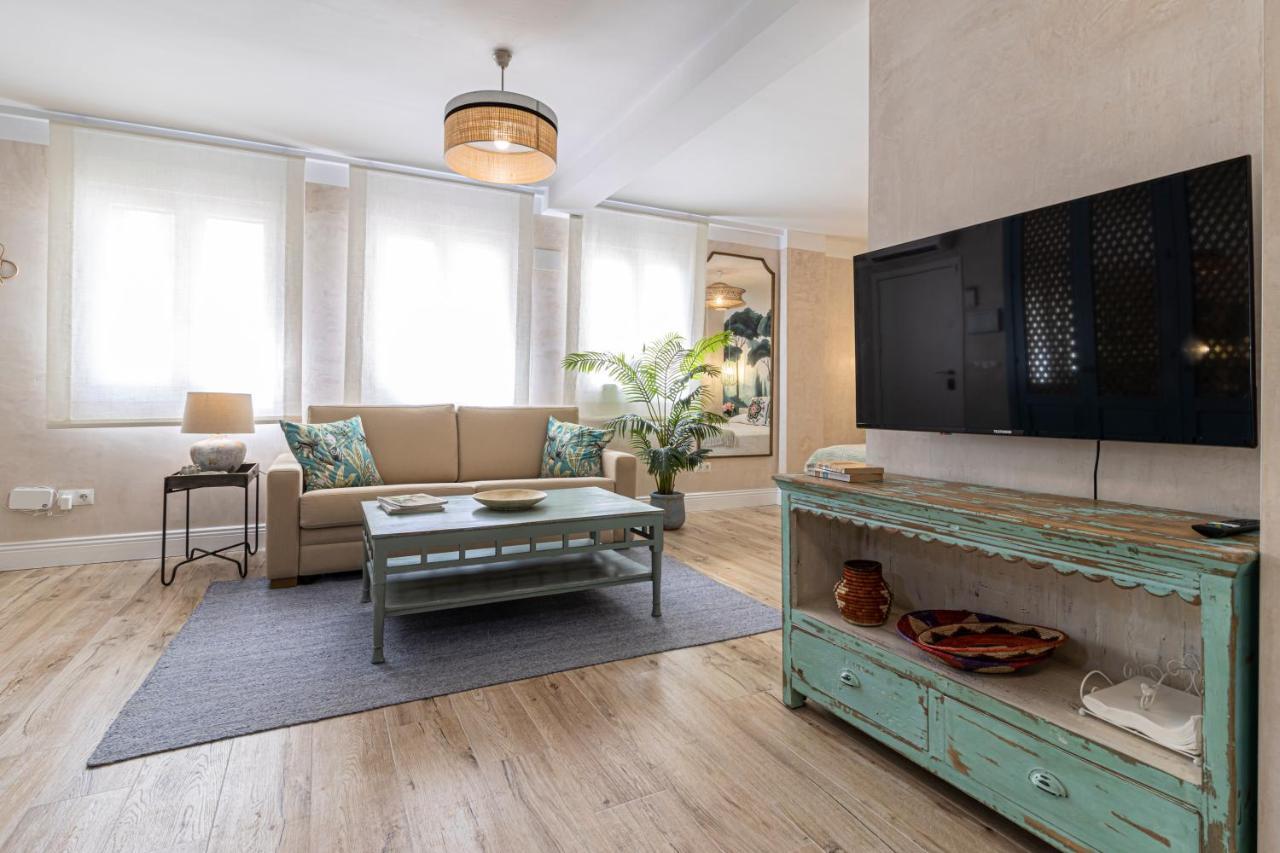 Cathedral Keepers - Exclusive Apartment In Jerez เฮเรซ เด ลาฟรอนเตรา ภายนอก รูปภาพ