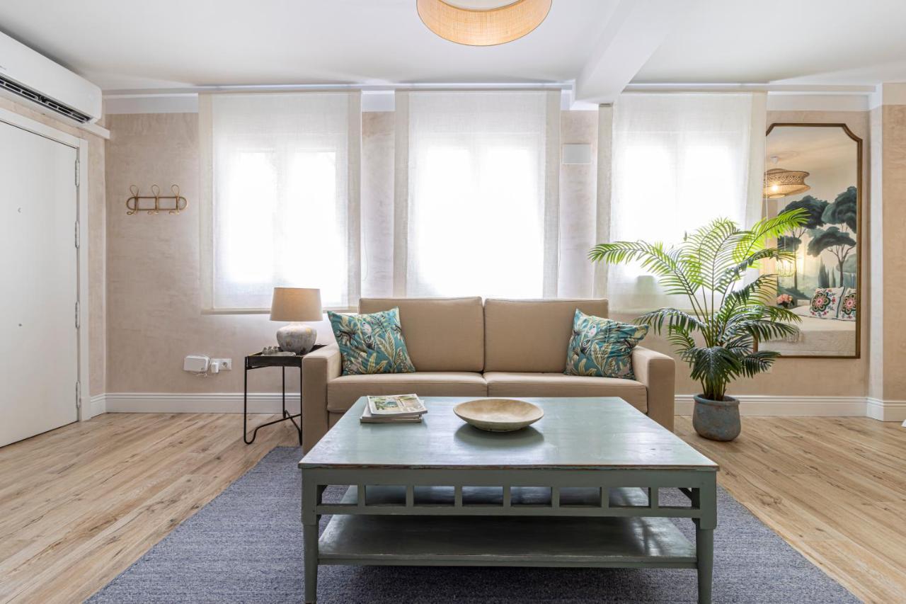 Cathedral Keepers - Exclusive Apartment In Jerez เฮเรซ เด ลาฟรอนเตรา ภายนอก รูปภาพ