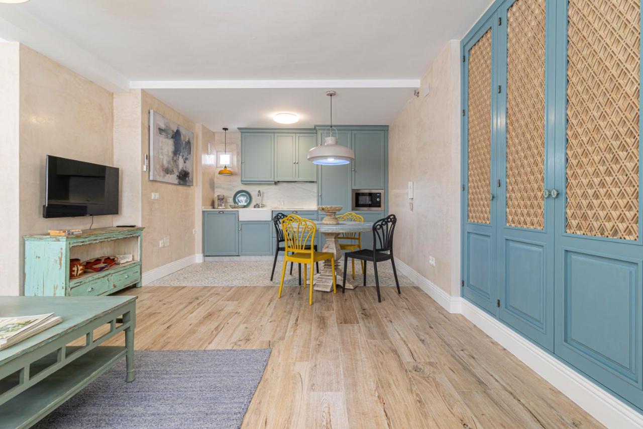 Cathedral Keepers - Exclusive Apartment In Jerez เฮเรซ เด ลาฟรอนเตรา ภายนอก รูปภาพ