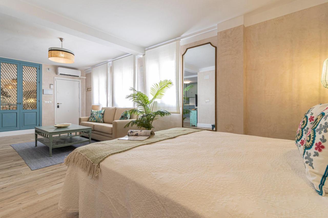 Cathedral Keepers - Exclusive Apartment In Jerez เฮเรซ เด ลาฟรอนเตรา ภายนอก รูปภาพ
