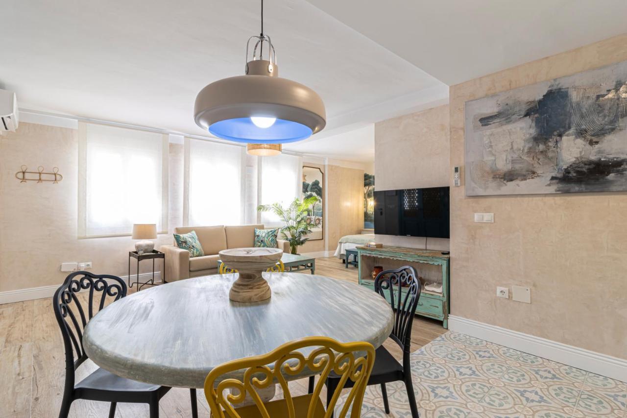 Cathedral Keepers - Exclusive Apartment In Jerez เฮเรซ เด ลาฟรอนเตรา ภายนอก รูปภาพ